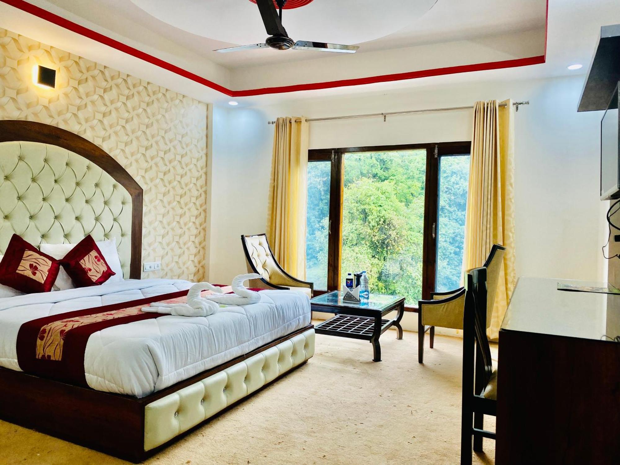 Hotel Radian Regency - Family Vacations - Tasty Food - Parking Space And Top Rated Property In Kufri Shimla Exterior photo